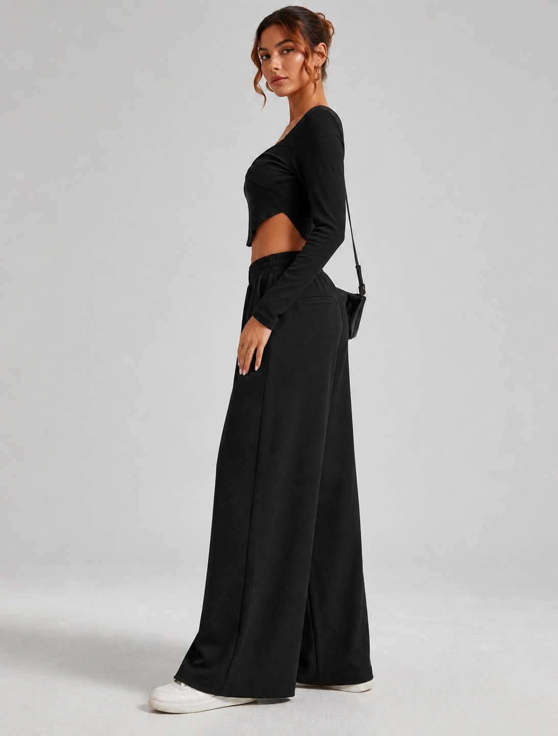 V-CUT WIDE-LEG PANTS BLACK